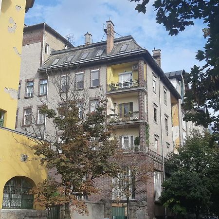 2 Bedroom Apartment Near Heroes Square Budapest Exteriör bild